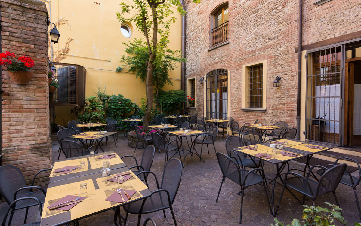 Osteria del Rivellino